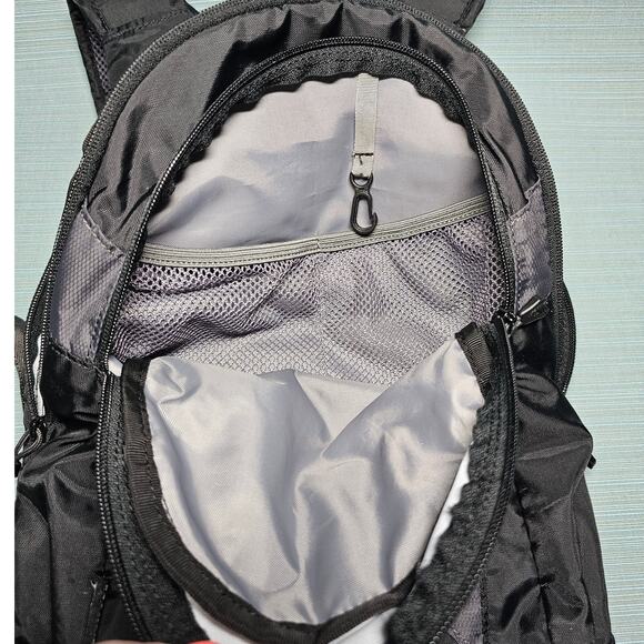 Camelbak BLOWFISH Hydration Backpack 3L Hiking Camping Black NO bladder - Picture 2 of 6